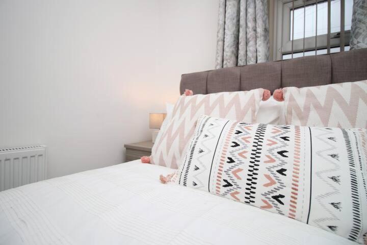 City Centre, Parking, Smart Tv'S In All Rooms Swansea Zewnętrze zdjęcie