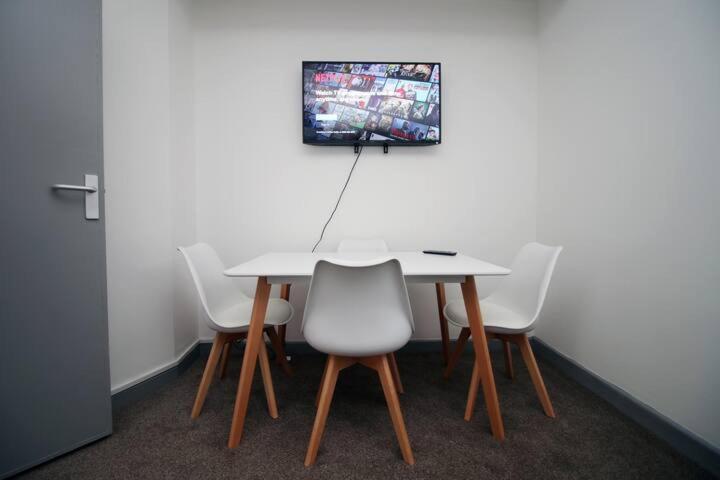 City Centre, Parking, Smart Tv'S In All Rooms Swansea Zewnętrze zdjęcie