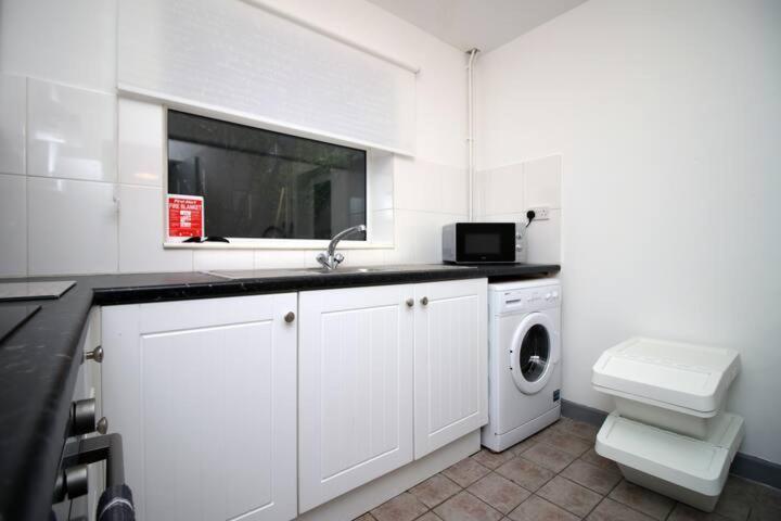 City Centre, Parking, Smart Tv'S In All Rooms Swansea Zewnętrze zdjęcie